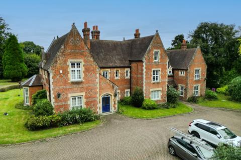 3 bedroom apartment for sale, The Old Vicarage, Wrotham Road, Meopham, Kent, DA13