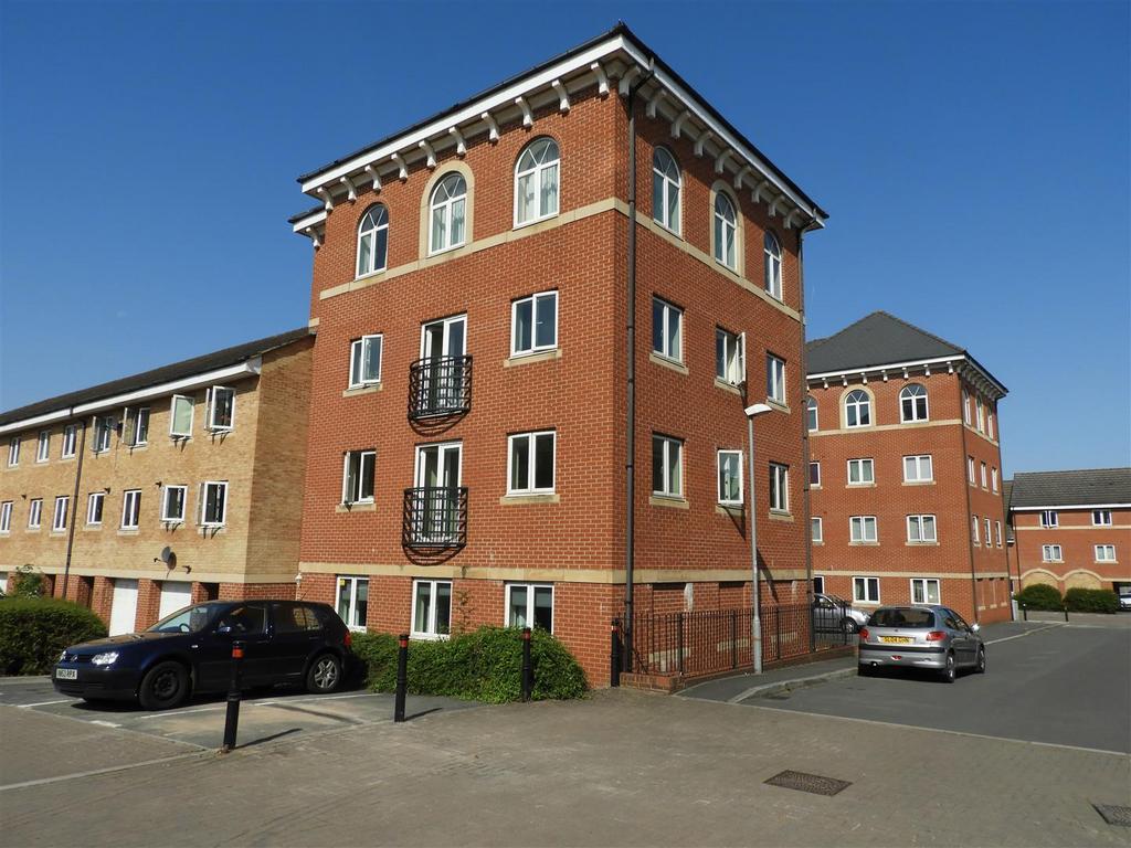 Saltash Road, Swindon SN2 2 bed flat for sale £140,000