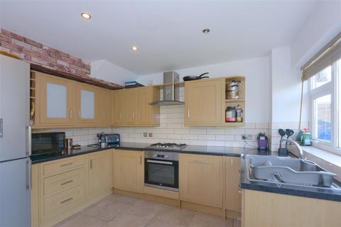 3 bedroom semi-detached house for sale, Boscobel Drive, Heath Farm, Shrewsbury