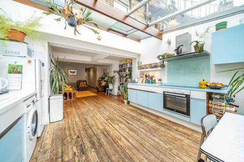 2 bedroom flat for sale, Lewin Road, Streatham