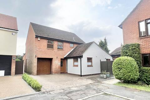 4 bedroom semi-detached house to rent, Moorescroft, Brentwood CM15