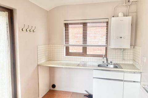 4 bedroom semi-detached house to rent, Moorescroft, Brentwood CM15