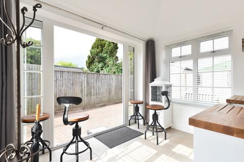 2 bedroom end of terrace house for sale, Swan Lane, Ashford