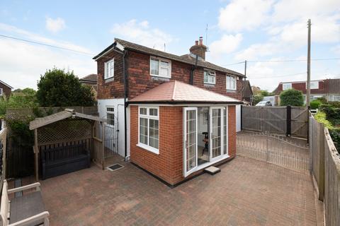 2 bedroom end of terrace house for sale, Swan Lane, Ashford