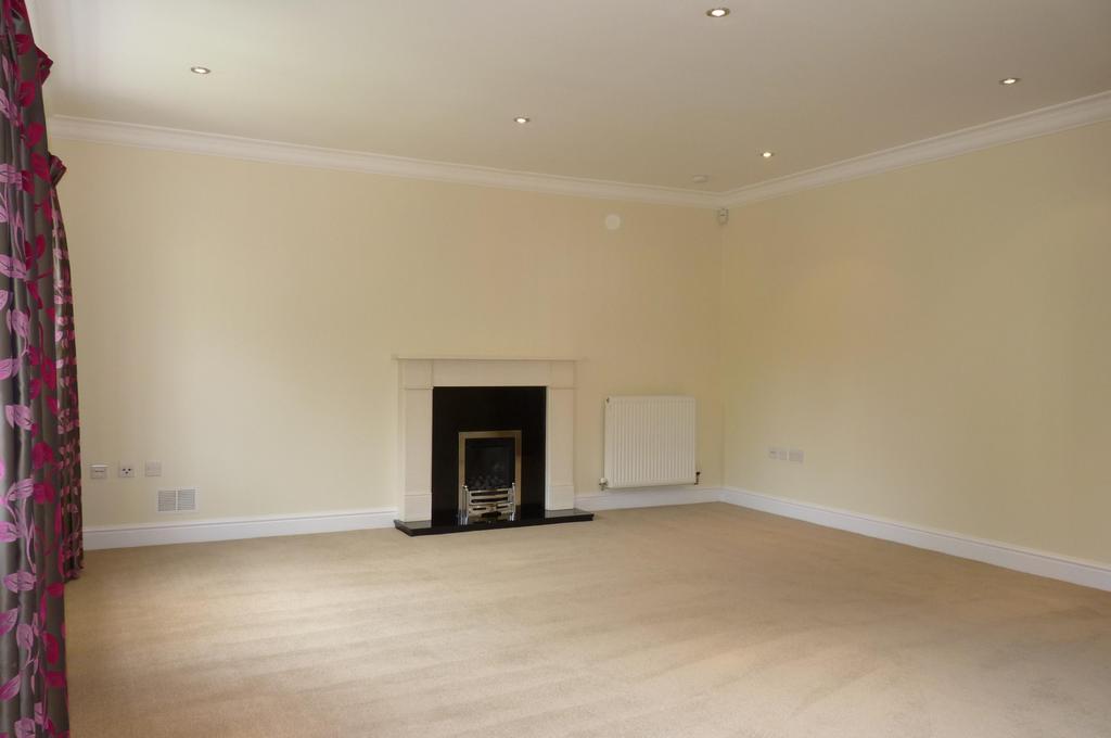 Hindhead 2 bed apartment to rent £1,350 pcm (£312 pw)