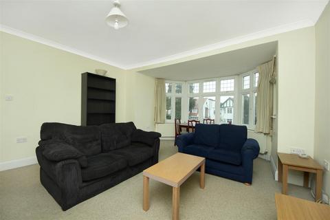 3 bedroom flat to rent, Gunnersbury Avenue, W3