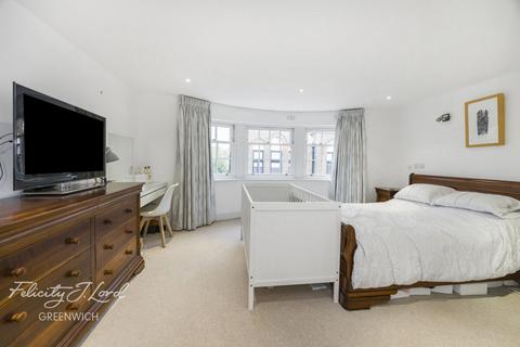 2 bedroom maisonette for sale, Feathers Place, London, SE10 9NE