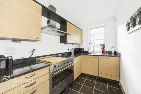 2 bedroom maisonette for sale, Feathers Place, London, SE10 9NE