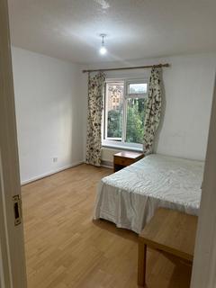 3 bedroom terraced house to rent, Tyrell Close, Harrow HA1