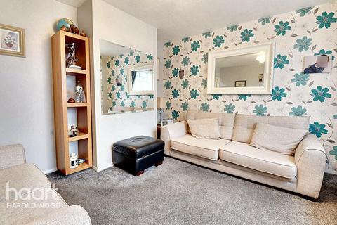 3 bedroom terraced house for sale, Hailsham Road, Romford