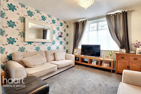 3 bedroom terraced house for sale, Hailsham Road, Romford