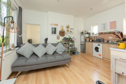 Flat 4, 20 - 21 Roxburgh Road, Westgate-on-sea, CT8 8RX