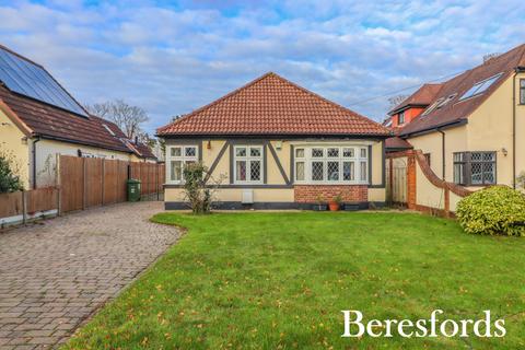 3 bedroom bungalow for sale, Rectory Gardens, Upminster, RM14