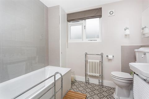 2 bedroom flat to rent, Purves Road, Kensal Rise NW10