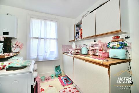 2 bedroom maisonette for sale, Dover Road, Folkestone, Kent, CT20 1JZ