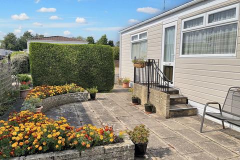 2 bedroom mobile home for sale, Lakeside, Wootton Hall, Henley in Arden B95