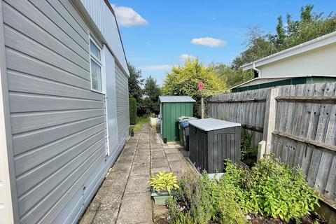 2 bedroom mobile home for sale, Lakeside, Wootton Hall, Henley in Arden B95