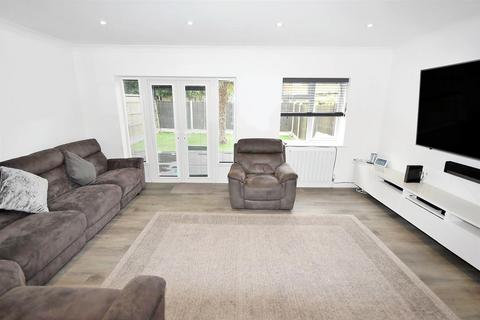 3 bedroom house for sale, Eastfield Road, Canvey Island SS8