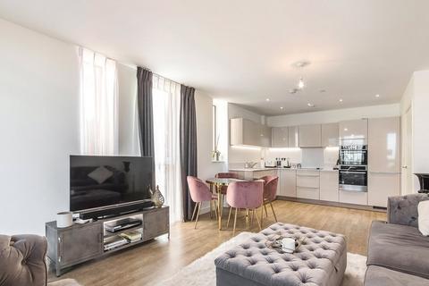 3 bedroom apartment to rent, Telegraph Avenue, London, SE10