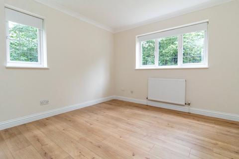 2 bedroom apartment for sale, Priory Field Drive, Edgware, HA8