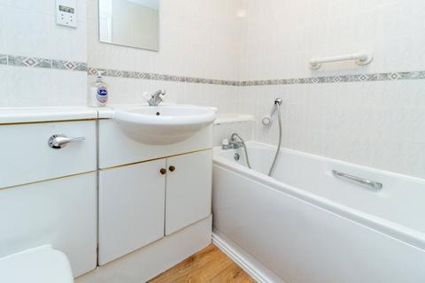 2 bedroom apartment for sale, Priory Field Drive, Edgware, HA8