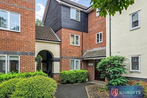 1 bedroom flat for sale, Mandeville Court, London, E4