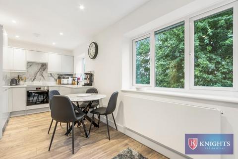 1 bedroom flat for sale, Mandeville Court, London, E4