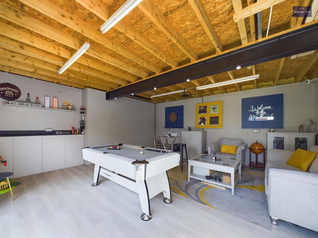 Outdoor Living/Entertainment Room