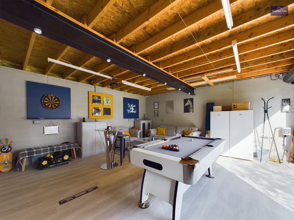 Outdoor Living/Entertainment Room