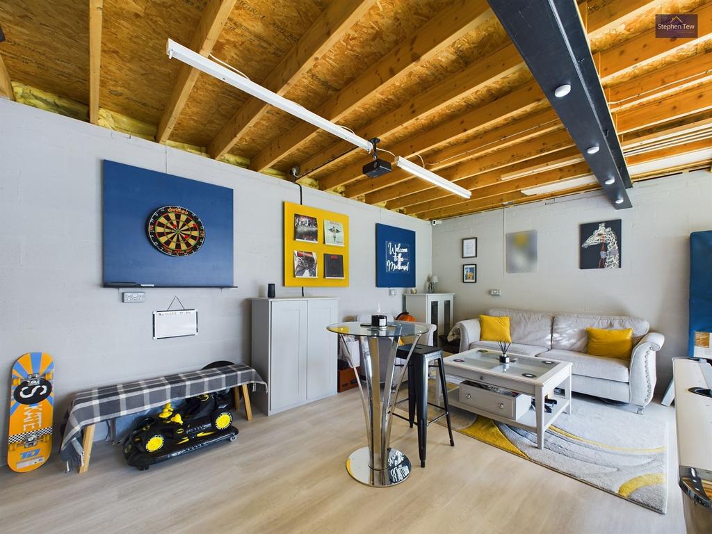 Outdoor Living/Entertainment Room