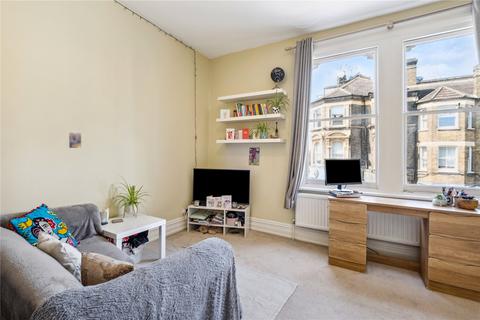 2 bedroom apartment to rent, Broomwood Road, SW11