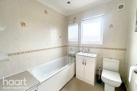 3 bedroom terraced house for sale, The Vale, Northampton