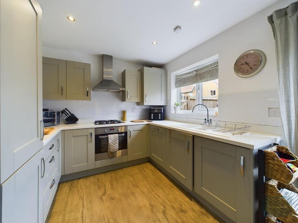 Telford Drive, Melksham SN12 3 bed house to rent £1,200 pcm (£277 pw)
