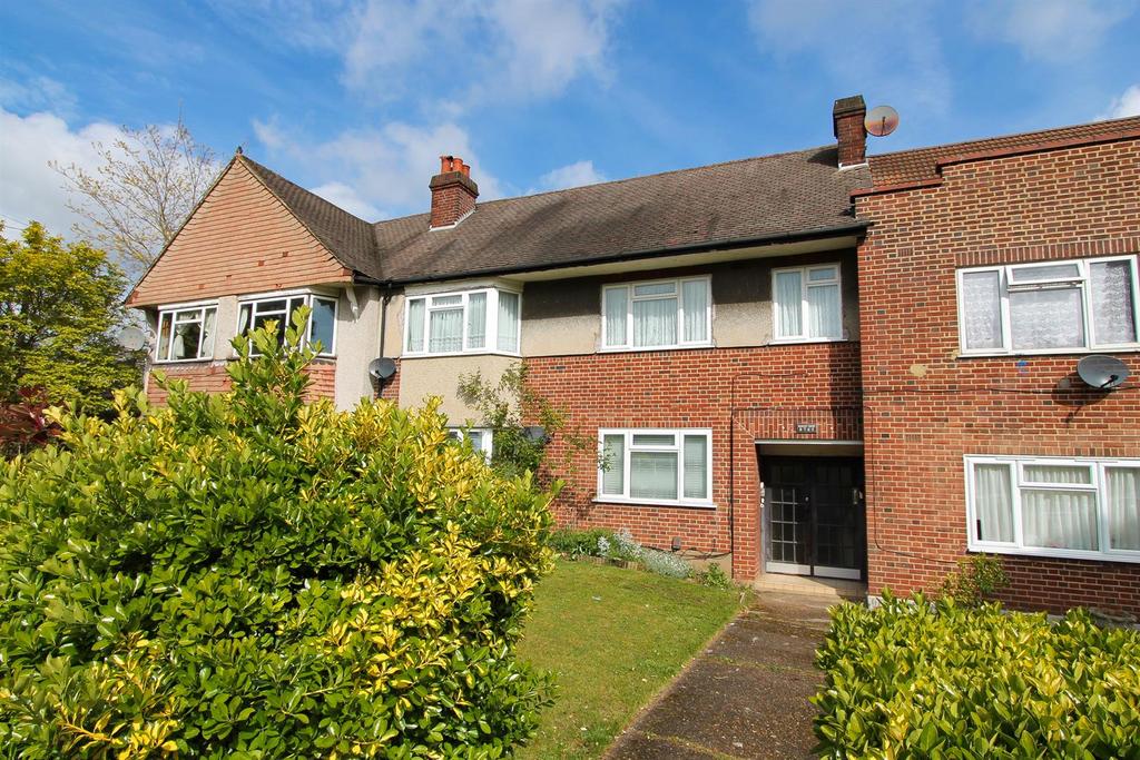 Stanley Court, Carshalton SM5 2 bed flat for sale £325,000