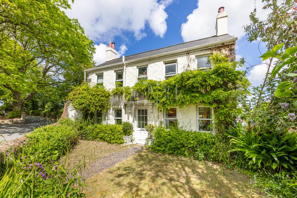 St. Jacques, St. Peter Port, Guernsey 5 bed detached house for sale £