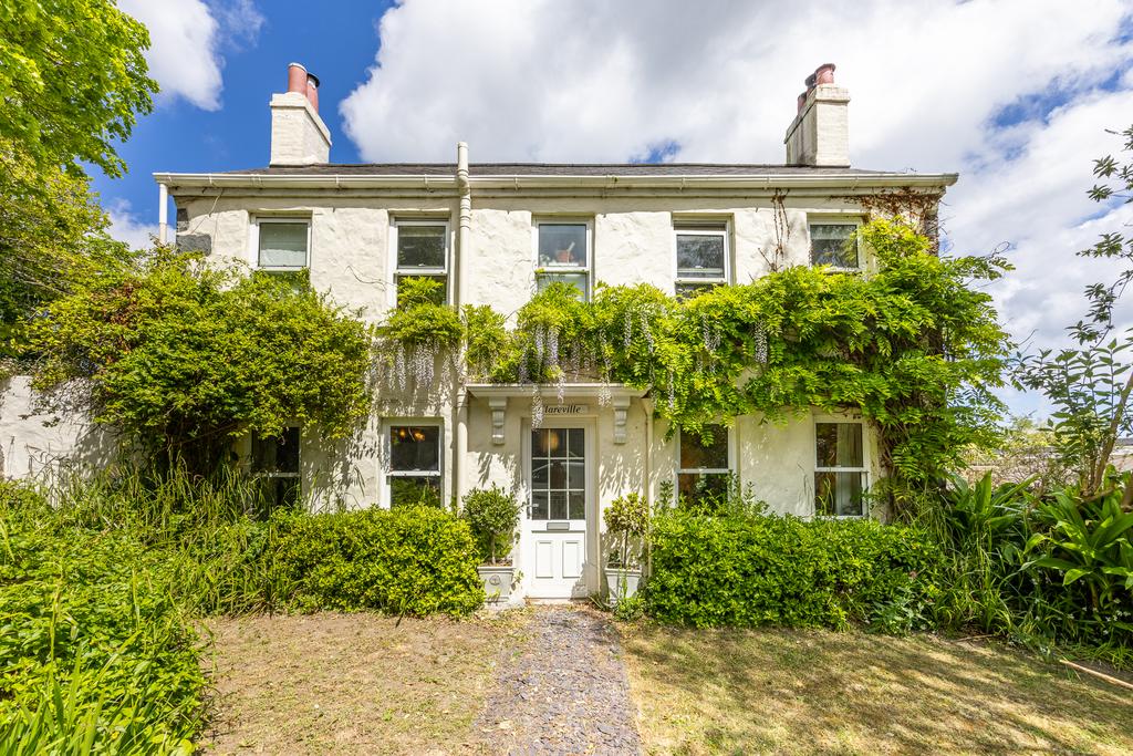 St. Jacques, St. Peter Port, Guernsey 5 bed detached house for sale £