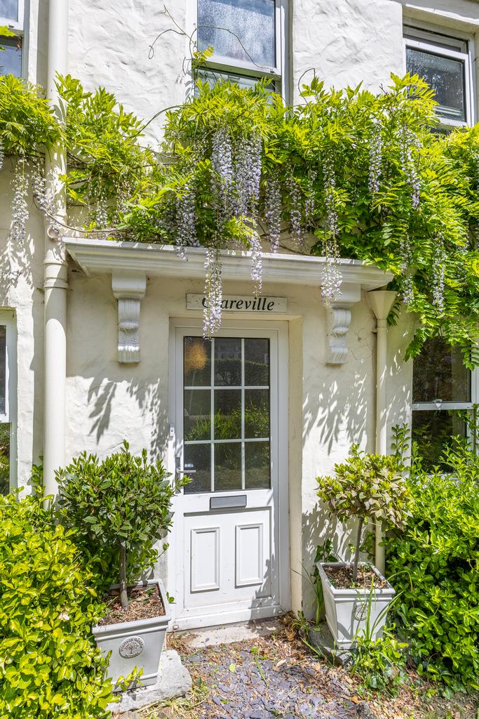 St. Jacques, St. Peter Port, Guernsey 5 bed detached house for sale £