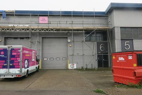 Industrial unit to rent, Manhattan Business Park, London W5