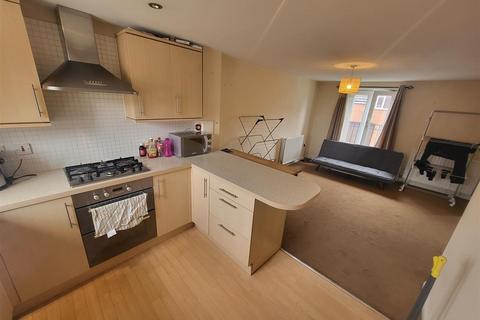 4 bedroom terraced house to rent, Amis Walk, Bristol BS7