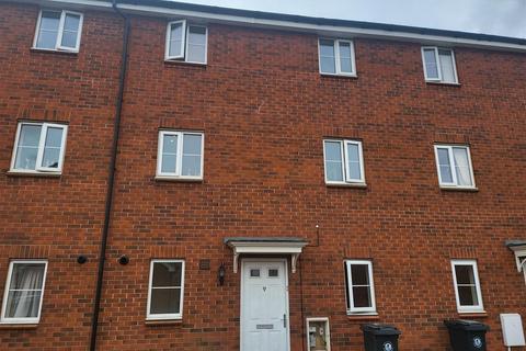 4 bedroom terraced house to rent, Amis Walk, Bristol BS7