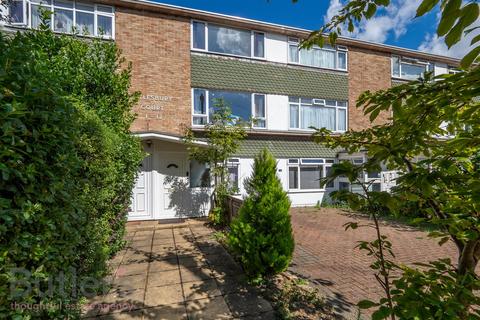 2 bedroom maisonette to rent, Benhill Wood Road, Sutton