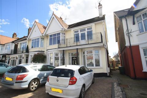 3 bedroom flat to rent, Crowstone Avenue, Westcliff-On-Sea