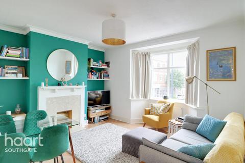 2 bedroom character property for sale, Green Lanes, London