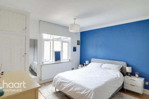 2 bedroom character property for sale, Green Lanes, London