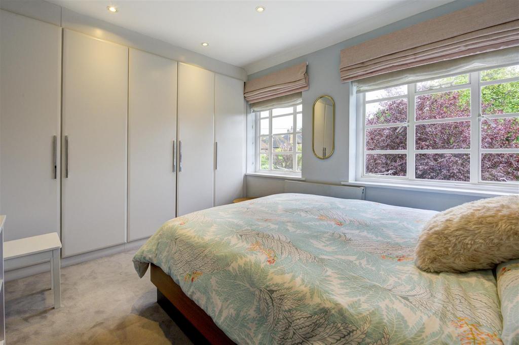 D0270 27 greenhalgh walk bed2.jpg