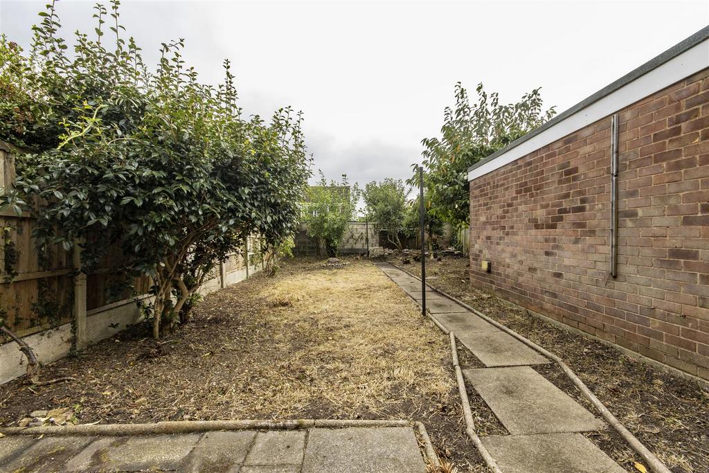 Oakley Avenue, Brockwell, Chesterfield 3 bed semidetached house for