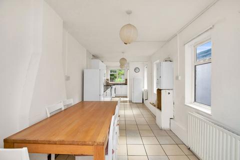 6 bedroom terraced house for sale, Chestnut Grove, London SW12