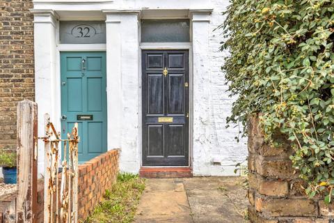 30 Chestnut Grove, London, SW12 8JD
