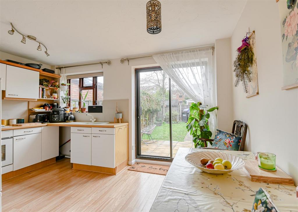 16 King Charles Way-8.jpg