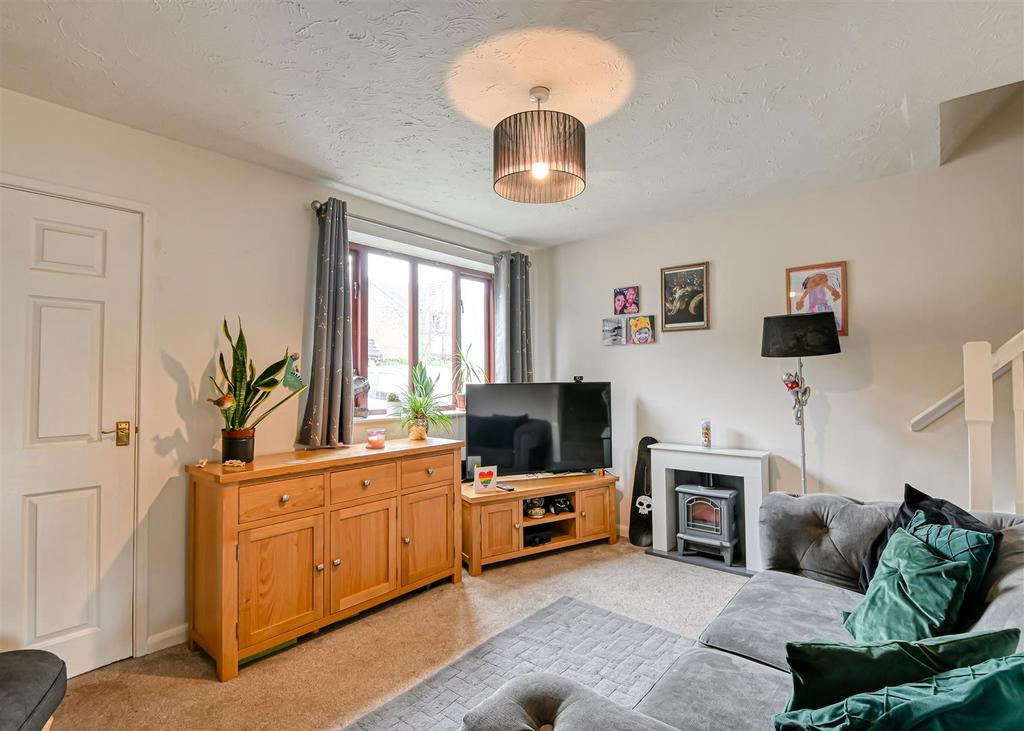 16 King Charles Way-5.jpg